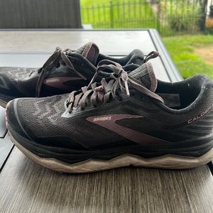 BROOKS CALDERA WOMEN SHOE